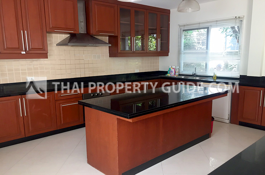 House with Private Pool in Sukhumvit 