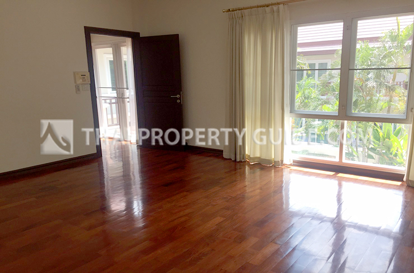 House with Private Pool in Sukhumvit 