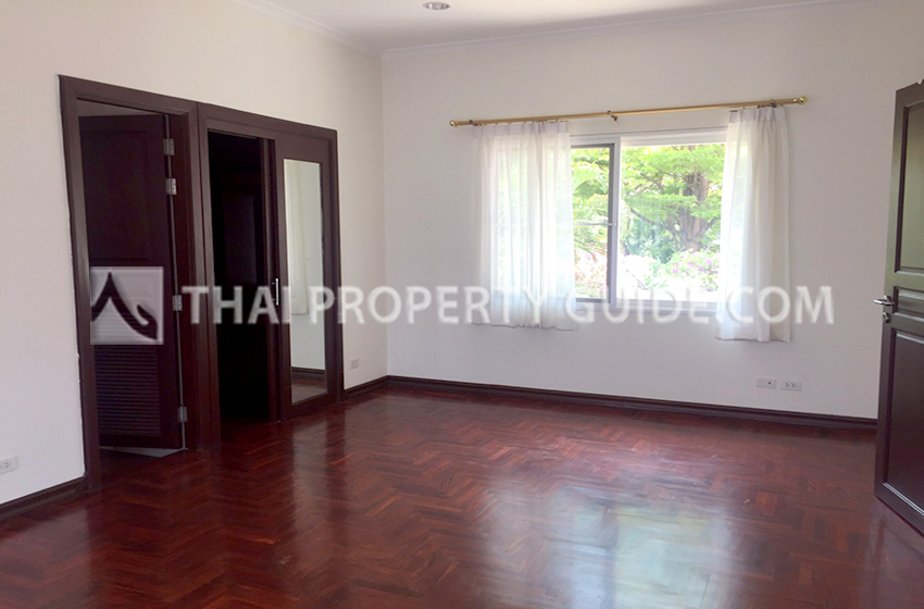 House with Private Pool in Sukhumvit 