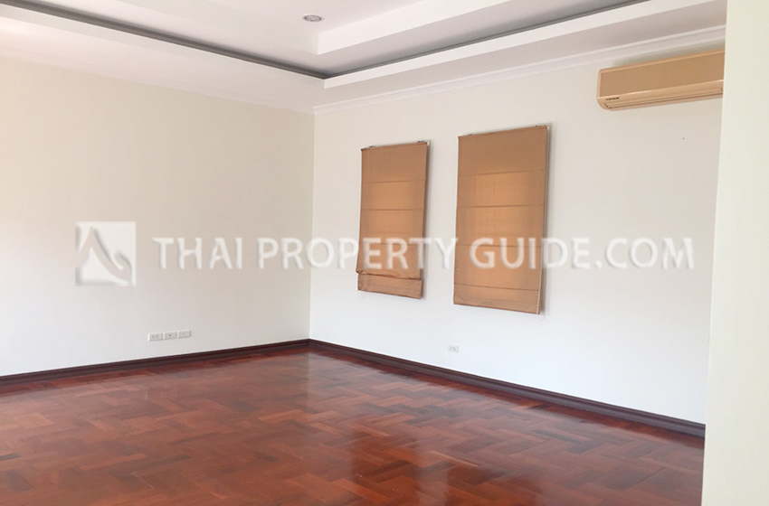 House with Private Pool in Sukhumvit 