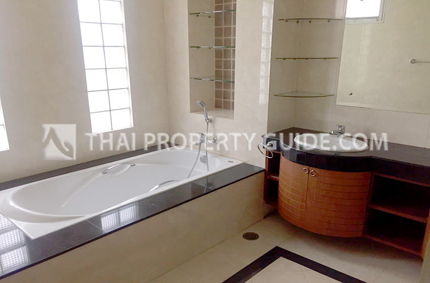 House with Private Pool in Sukhumvit 