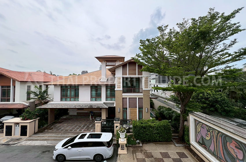 House with Private Pool in Sukhumvit