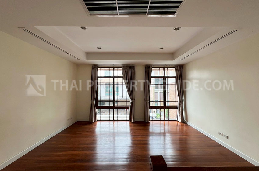 House with Private Pool in Sukhumvit 
