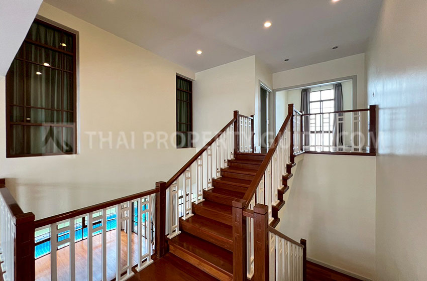 House with Private Pool in Sukhumvit 