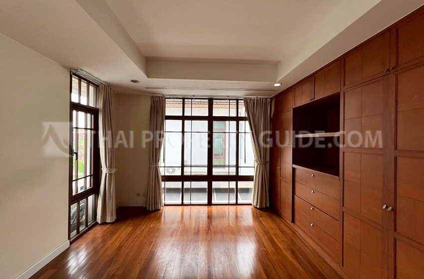 House with Private Pool in Sukhumvit 