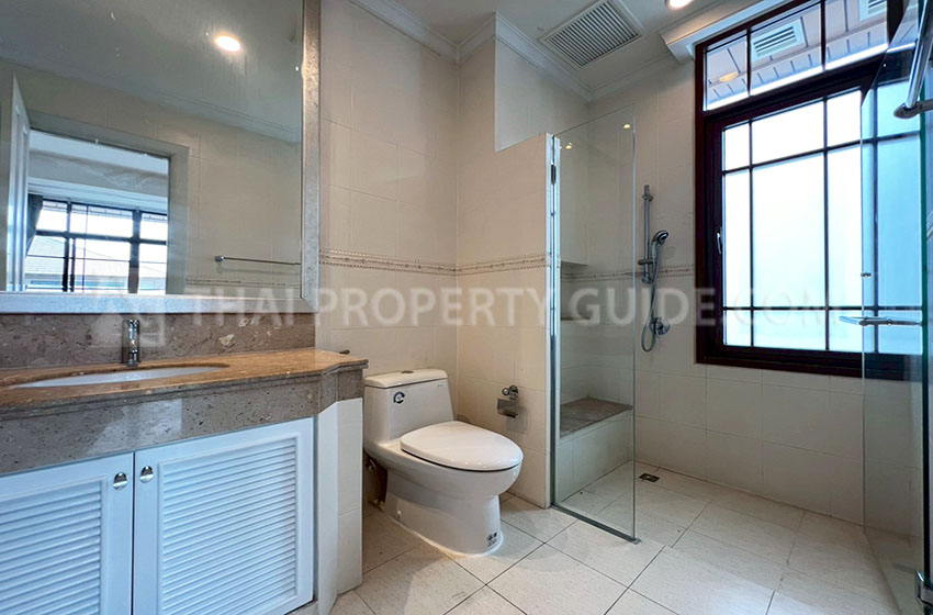 House with Private Pool in Sukhumvit 