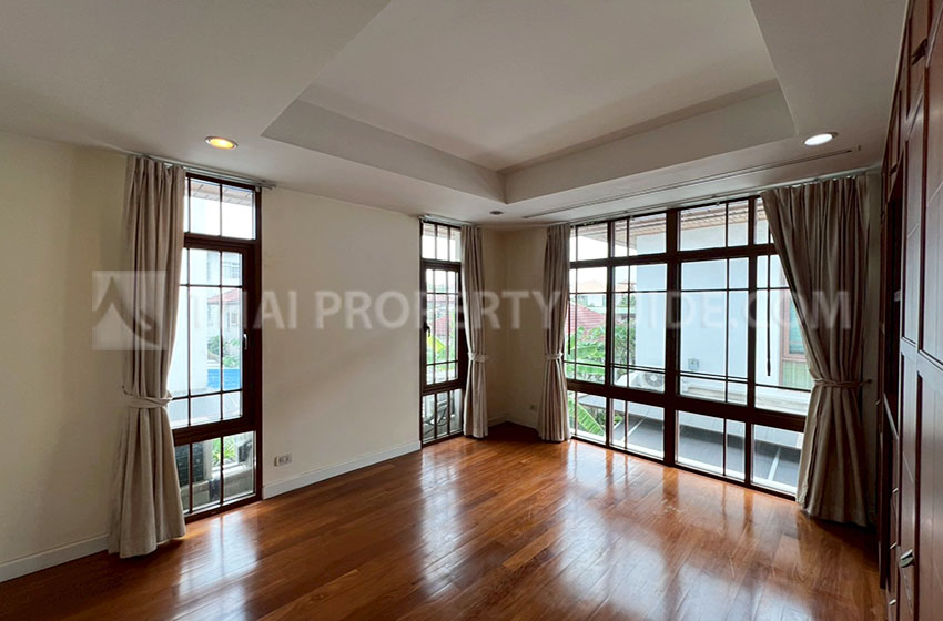 House with Private Pool in Sukhumvit 