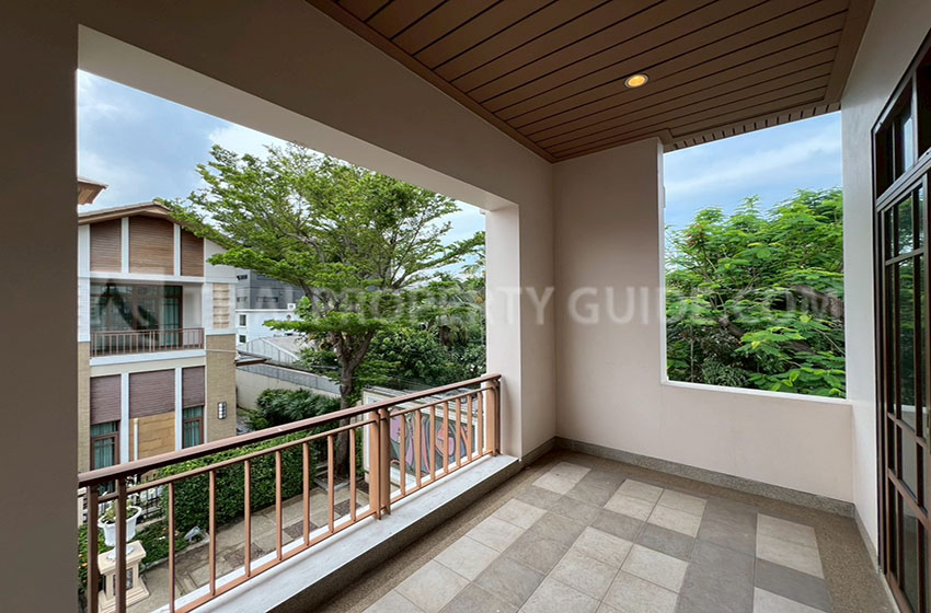 House with Private Pool in Sukhumvit 