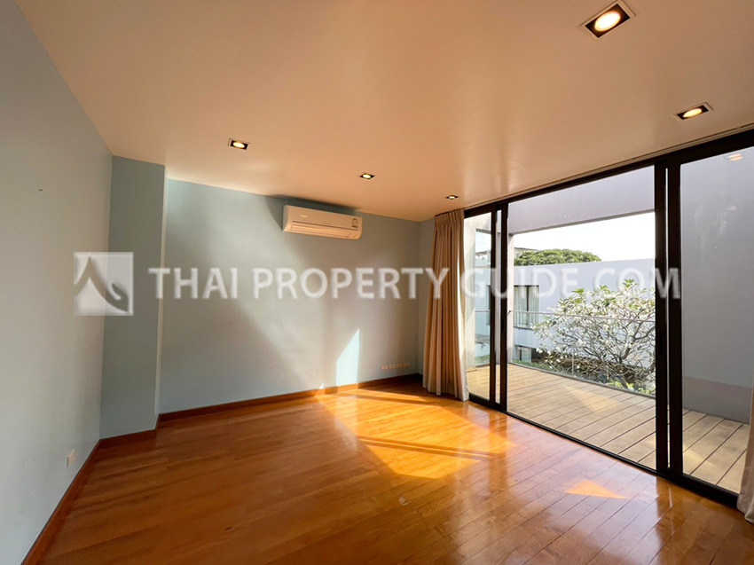 House with Private Pool in Sukhumvit 