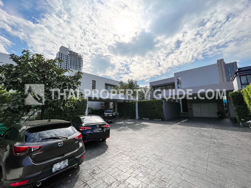 House with Private Pool in Sukhumvit 