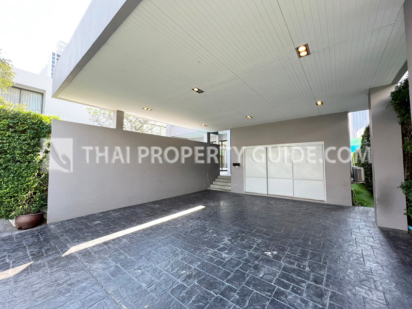 House with Private Pool in Sukhumvit 