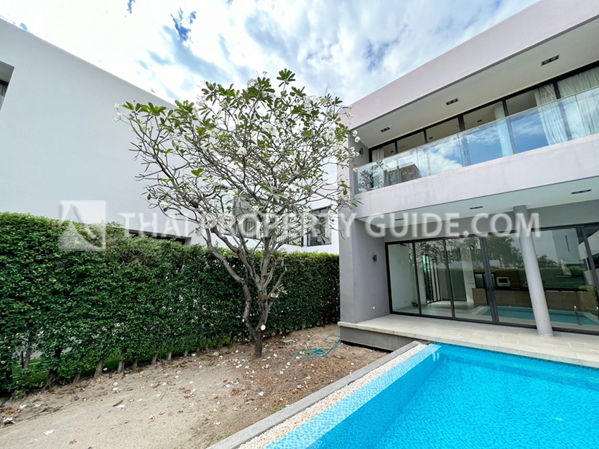 House with Private Pool in Sukhumvit 