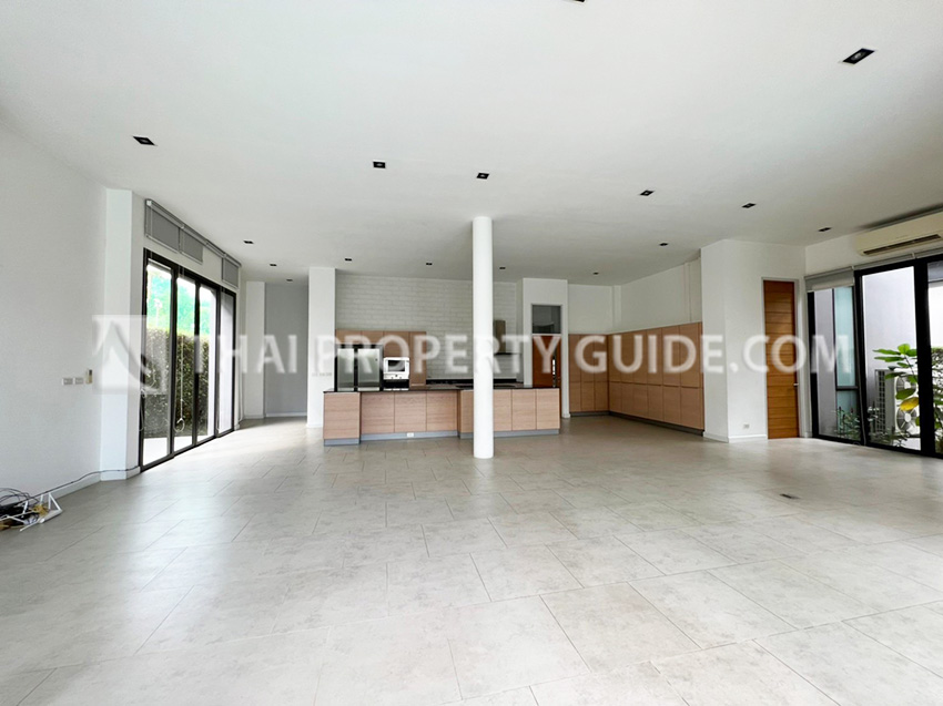 House with Private Pool in Sukhumvit 