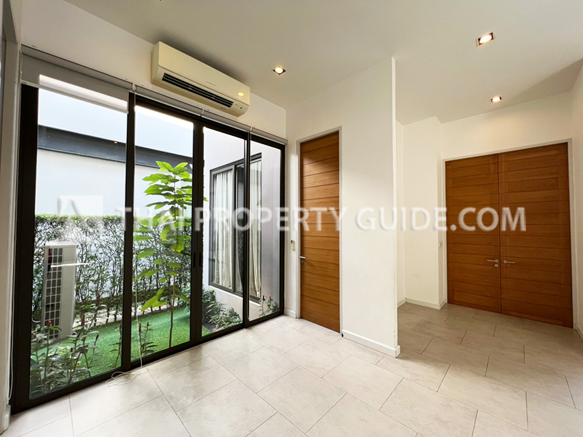 House with Private Pool in Sukhumvit 