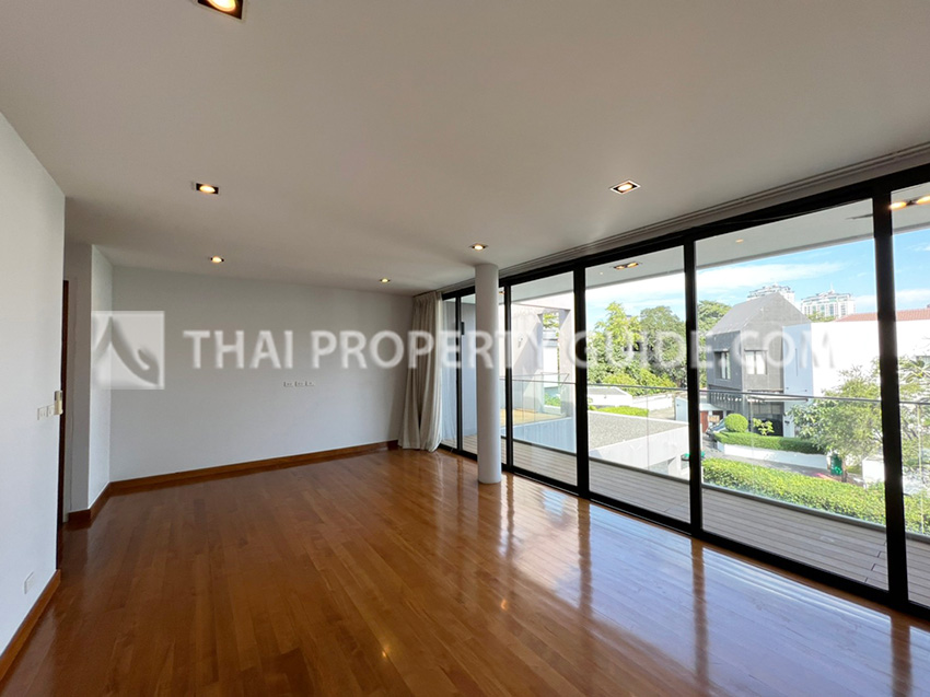 House with Private Pool in Sukhumvit 