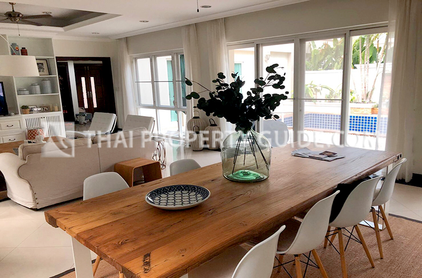House with Private Pool in Sukhumvit 