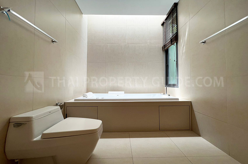 House with Private Pool in Sukhumvit 