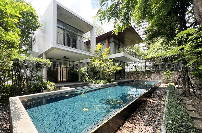 House with Private Pool in Sukhumvit 