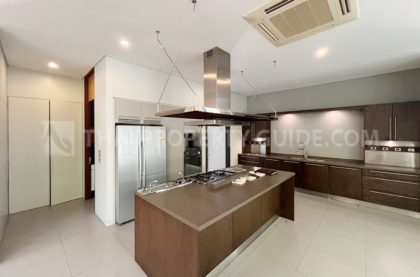 House with Private Pool in Sukhumvit 