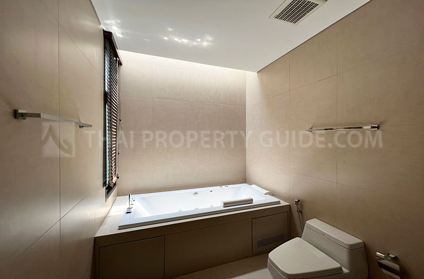 House with Private Pool in Sukhumvit 