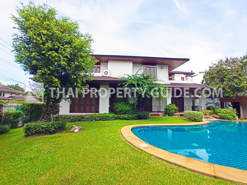 House with Private Pool in Sukhumvit : Panya Village On-Nut 