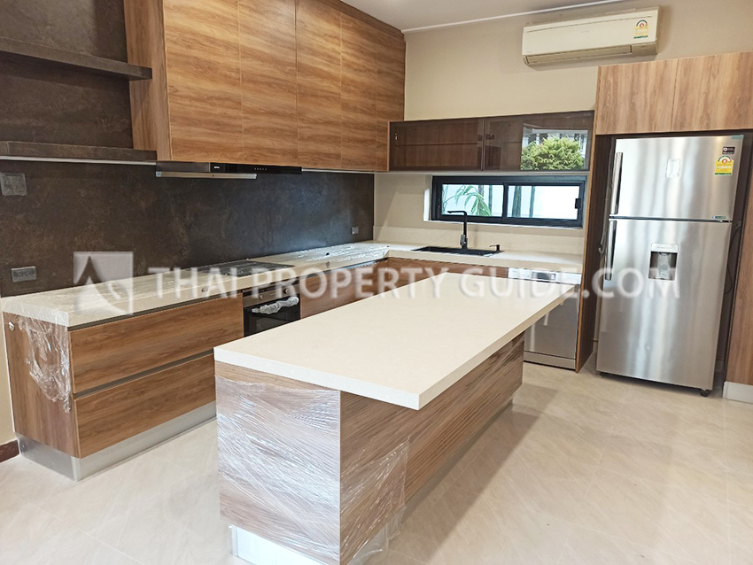 House with Private Pool in Sukhumvit : Panya Village On-Nut 