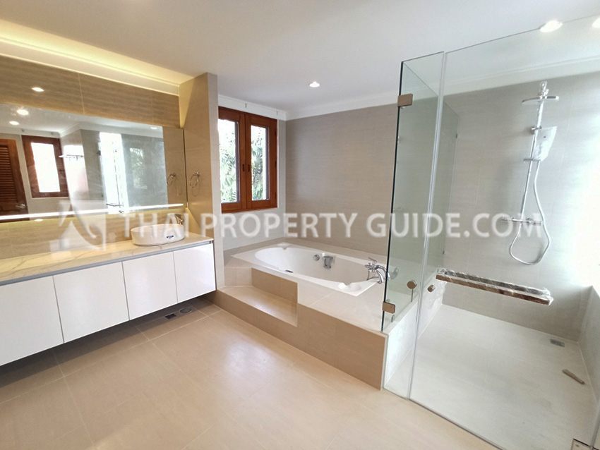 House with Private Pool in Sukhumvit : Panya Village On-Nut 