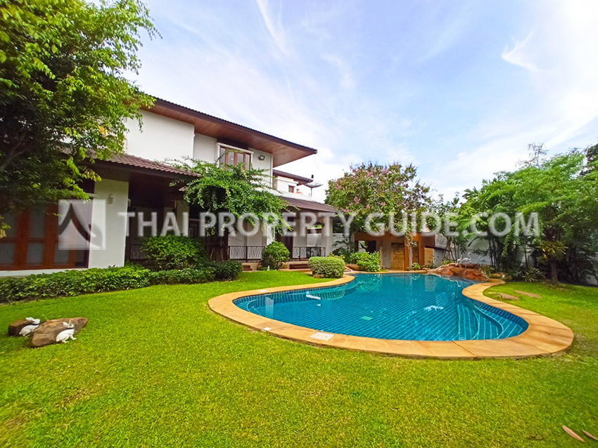 House with Private Pool in Sukhumvit : Panya Village On-Nut 