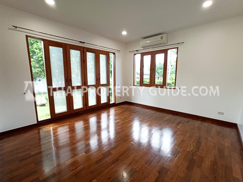 House with Private Pool in Sukhumvit : Panya Village On-Nut 