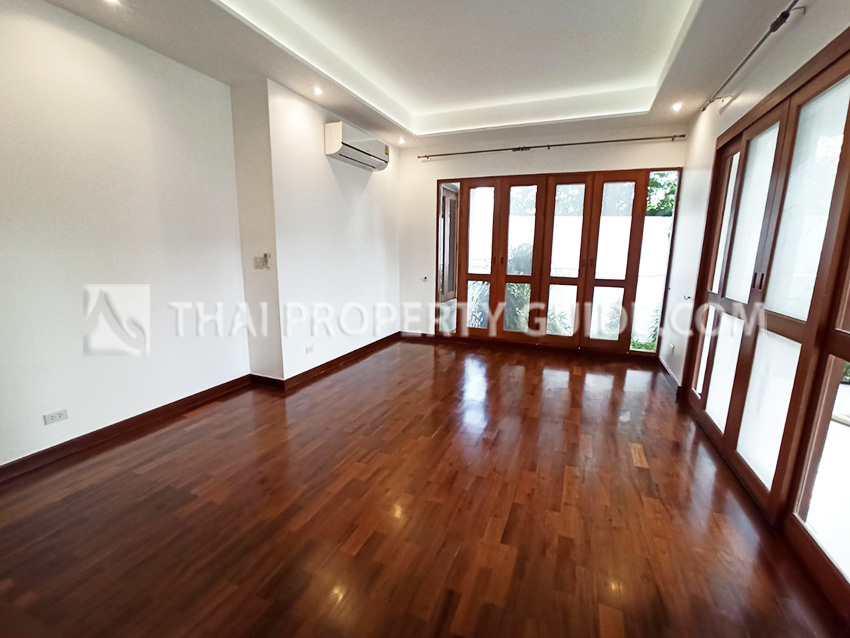 House with Private Pool in Sukhumvit : Panya Village On-Nut 