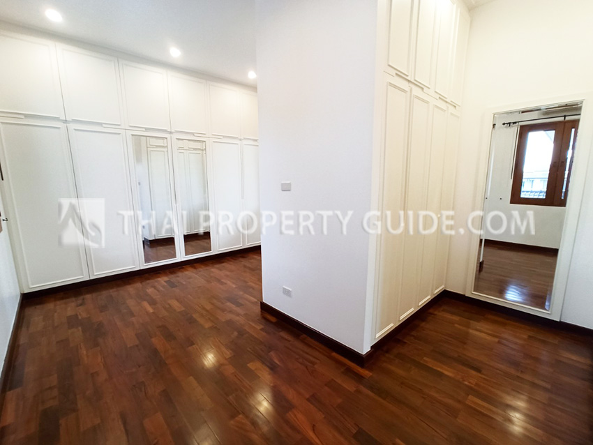 House with Private Pool in Sukhumvit : Panya Village On-Nut 