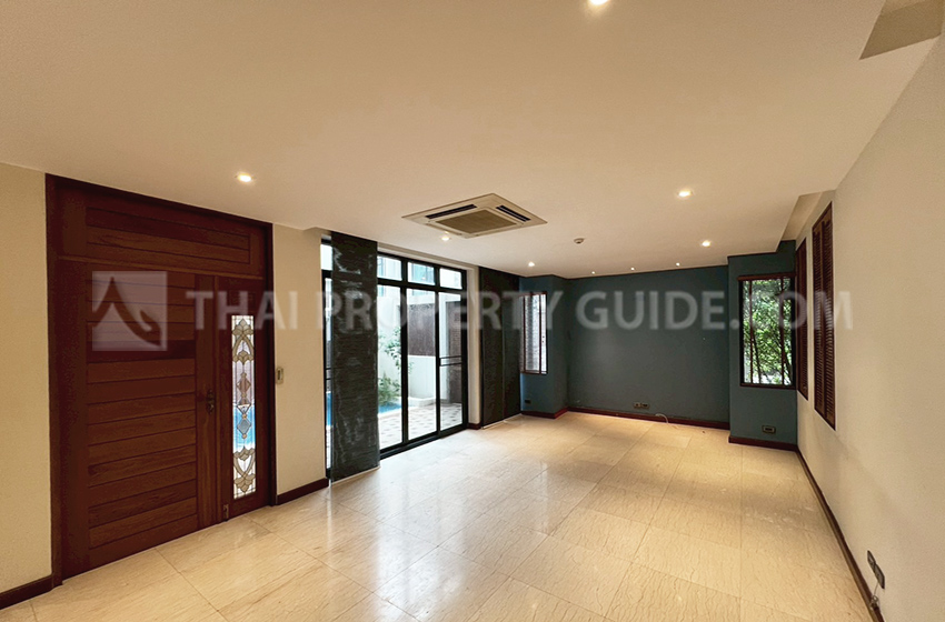 House with Private Pool in Sukhumvit 