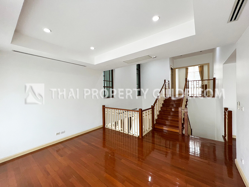 House with Private Pool in Sukhumvit 