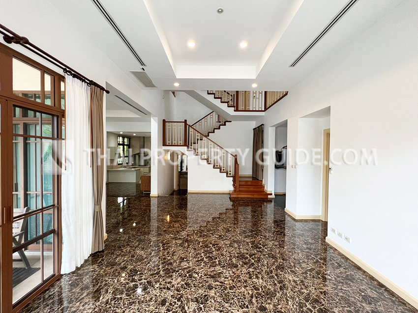 House with Private Pool in Sukhumvit 