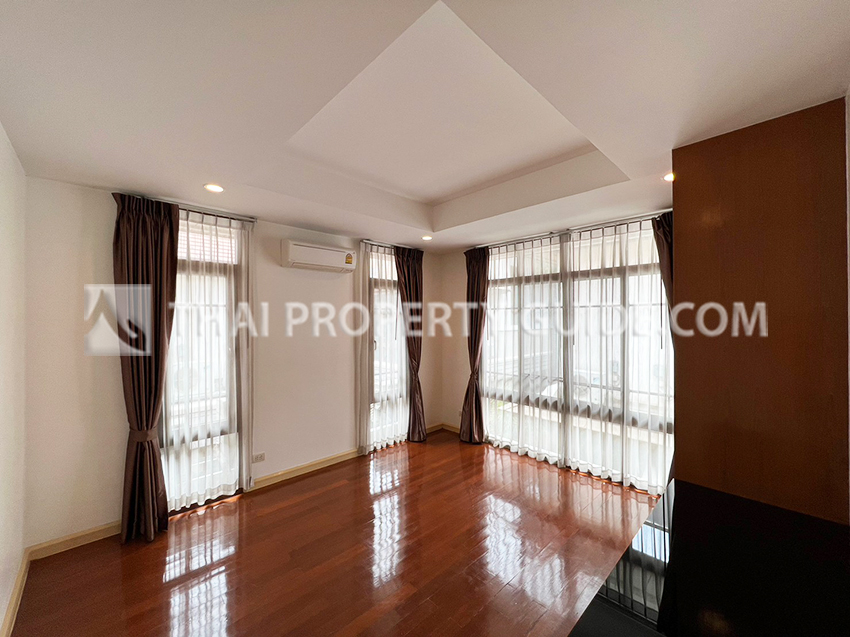 House with Private Pool in Sukhumvit 