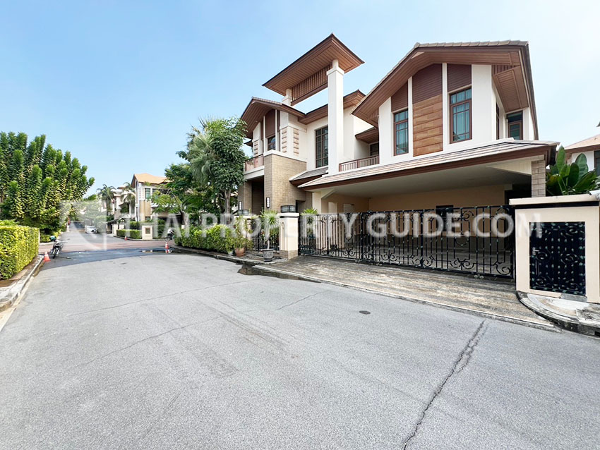 House with Private Pool for sale in Sukhumvit