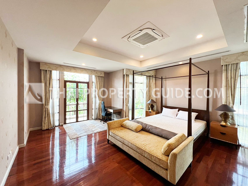 House with Private Pool in Sukhumvit 