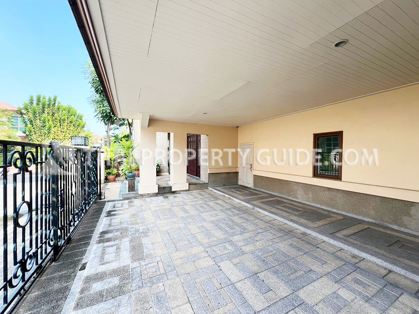 House with Private Pool in Sukhumvit 