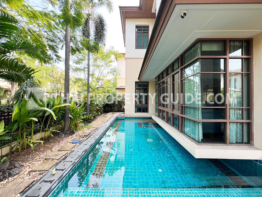 House with Private Pool in Sukhumvit 