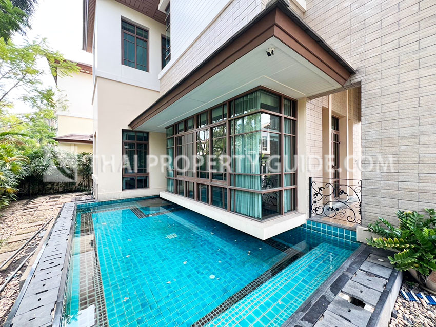 House with Private Pool in Sukhumvit 