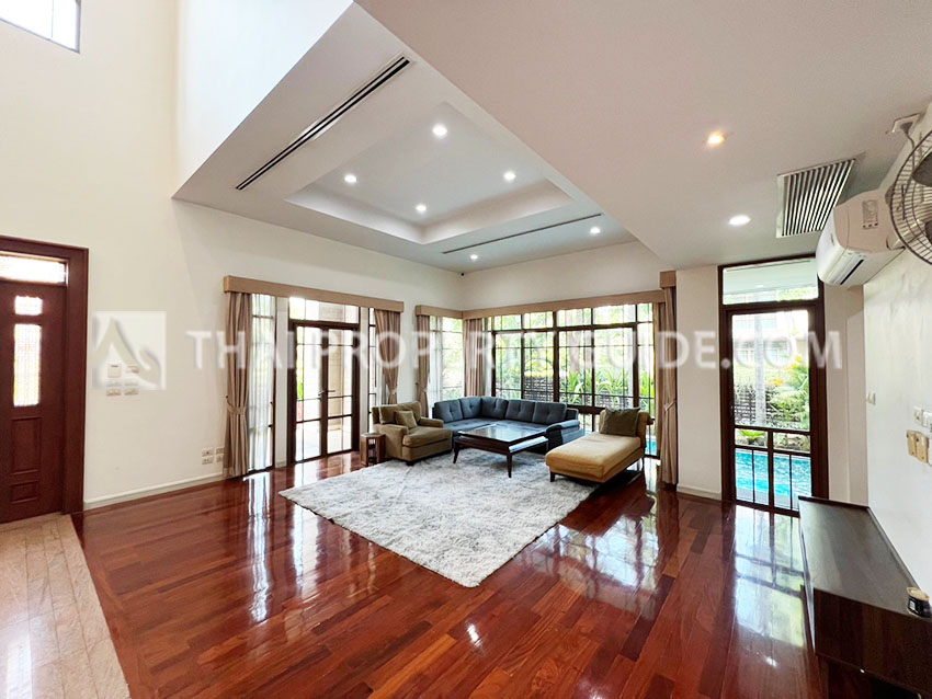 House with Private Pool in Sukhumvit 