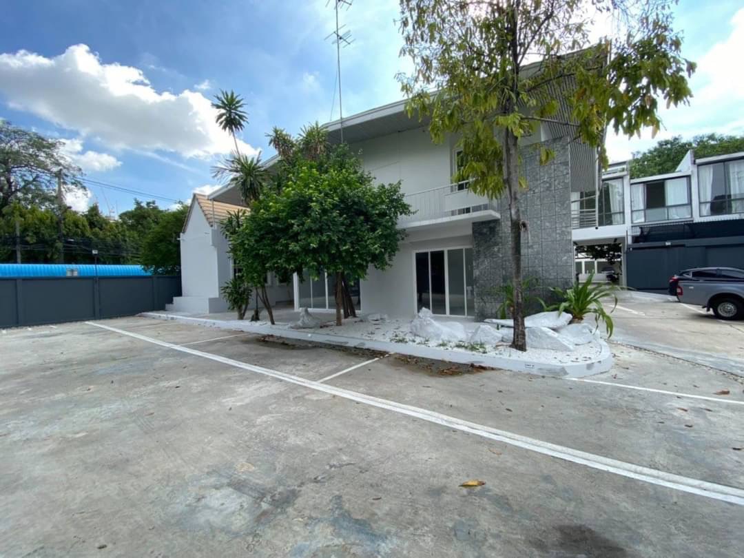 House with Private Pool for rent in Sukhumvit