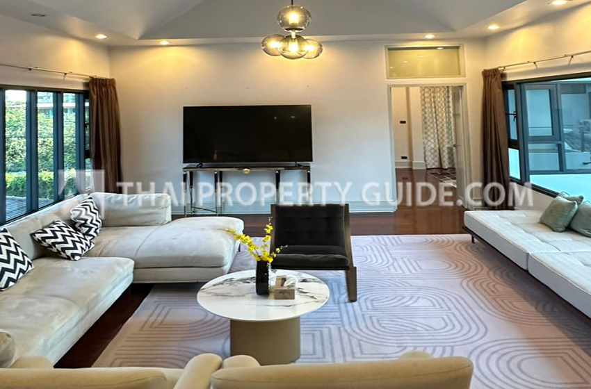 House with Private Pool in Sukhumvit 