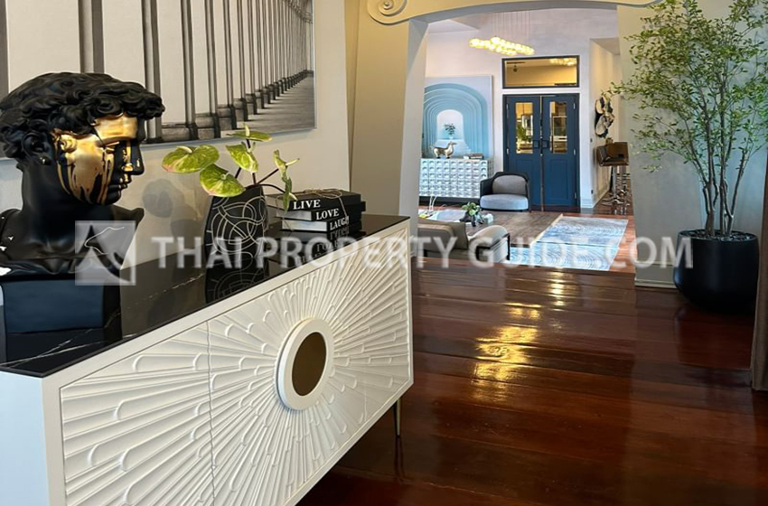 House with Private Pool in Sukhumvit 