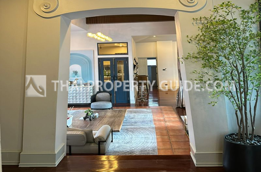 House with Private Pool in Sukhumvit 