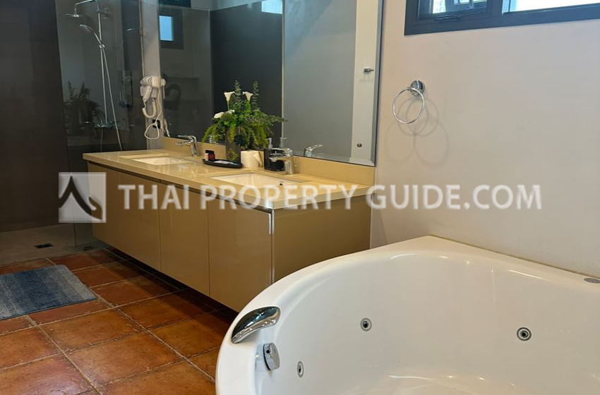 House with Private Pool in Sukhumvit 