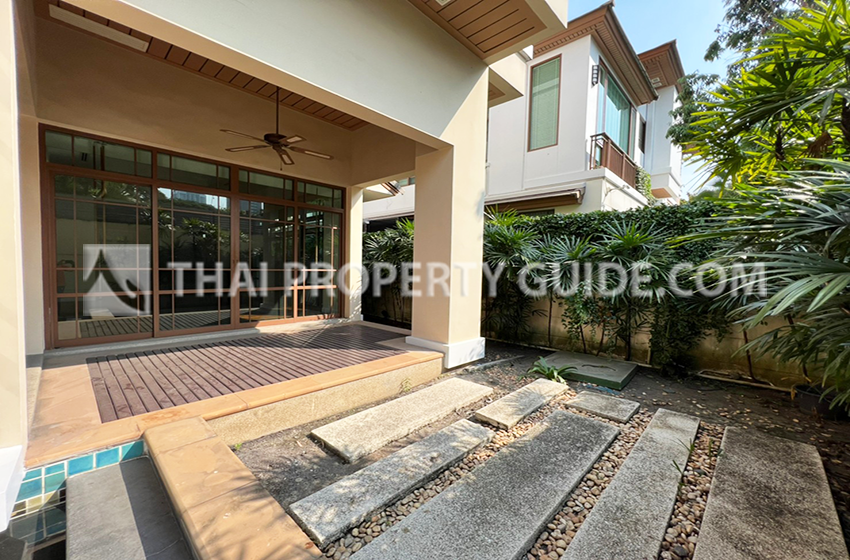 House with Private Pool in Sukhumvit 