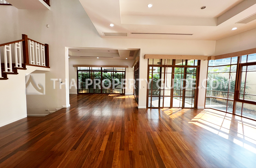 House with Private Pool in Sukhumvit 