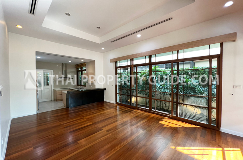 House with Private Pool in Sukhumvit 