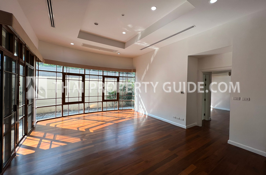 House with Private Pool in Sukhumvit 